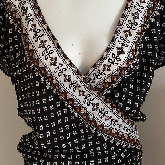 Surplice Patterned Top - Picture 2 of 4